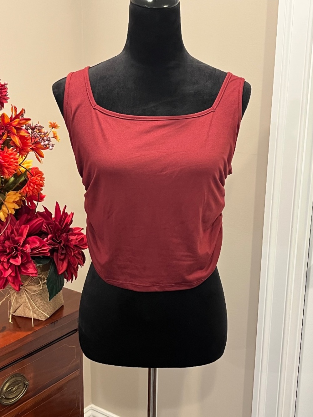 Fashion to Figure Square Neck Ruched Side Cropped Burgundy Tank Top XL